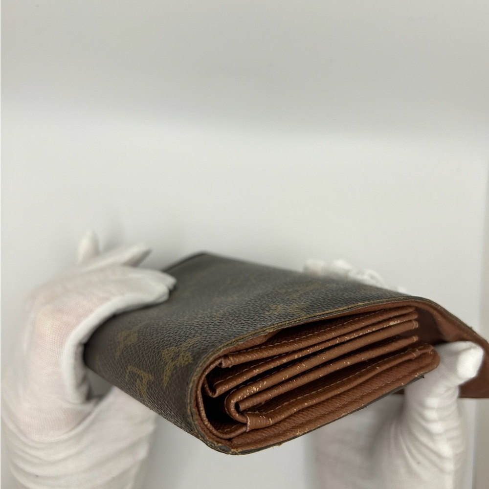 Authentic Louis Vuitton wallet
Comes with original box and dust bag - Picture 11 of 16